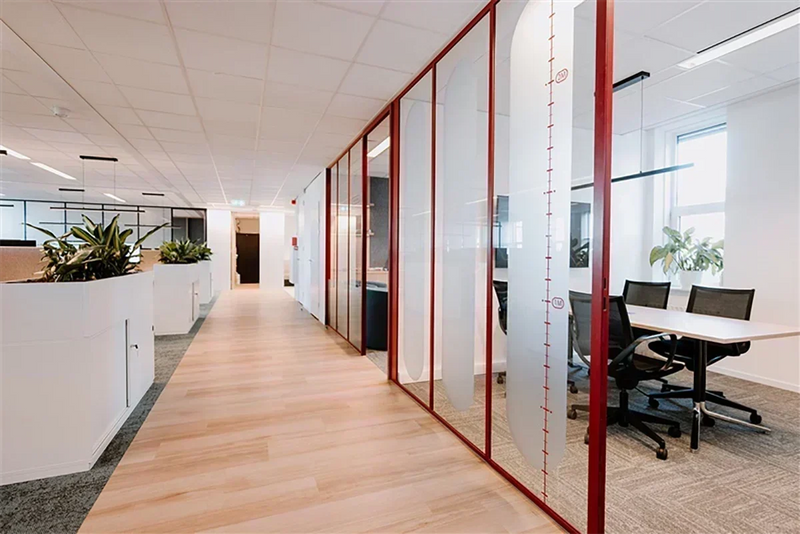 Geluidsisolerend glas: meer rust, privacy en comfort in iedere werkomgeving